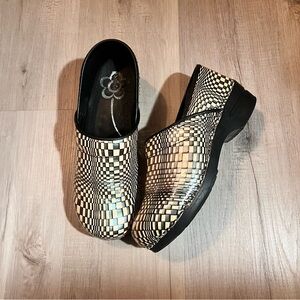 Checkered sanita danish clogs platform nurse shoes women’s size 42 or US 10.5-11